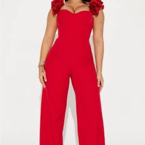 Jumpsuit w/flower shoulders